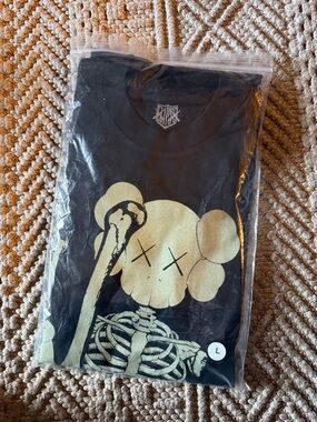 KAWS x CLIPSE Skeleton Graphic Tee in Black & Cream in Mens L